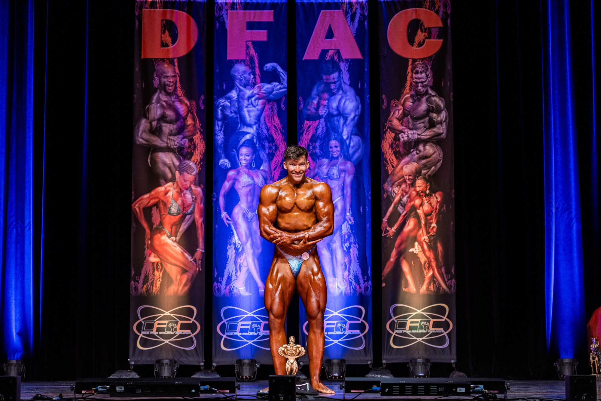 Thomas Kazianschütz als DFAC Junior European Champion auf der Bühne